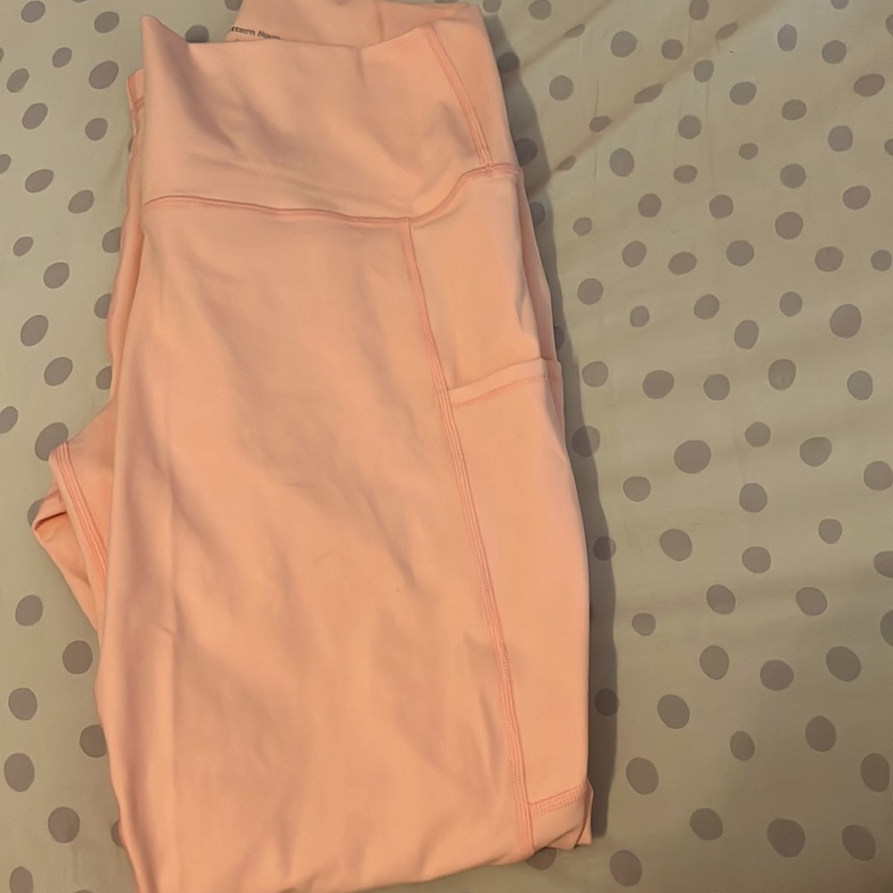 Pink leggings with pockets